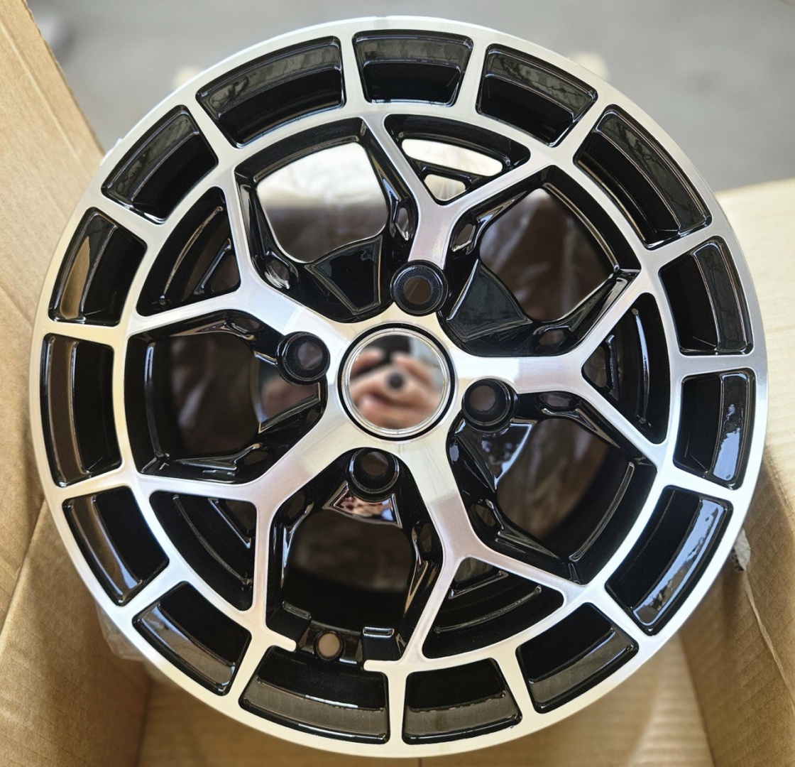 Fonyee SM 2056 6x13/4x100 D67.1 ET35 4 диска черный, серебристый