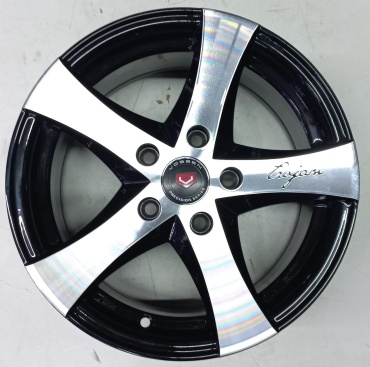 Vossen Vossen 004 7x15/5x114.3 D67.1 ET30 4 диска черный, серебристый