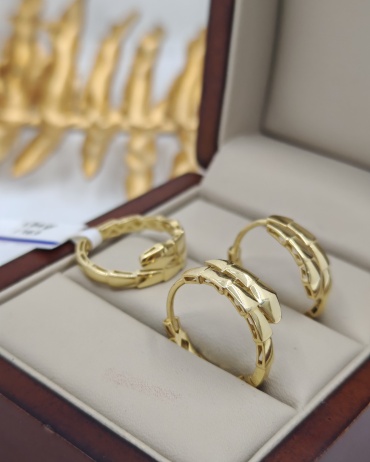 Dinara Gold 353709269 вес 4.62 г золото, без вставок