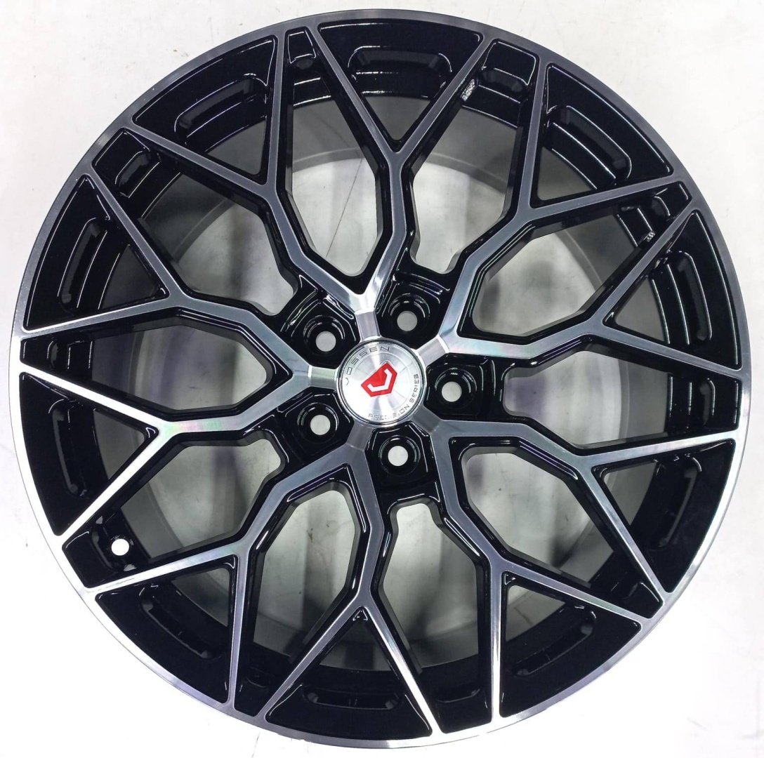 Vossen Vossen 1420 8x18/5x108 D65.1 ET38 4 диска черный, серебристый