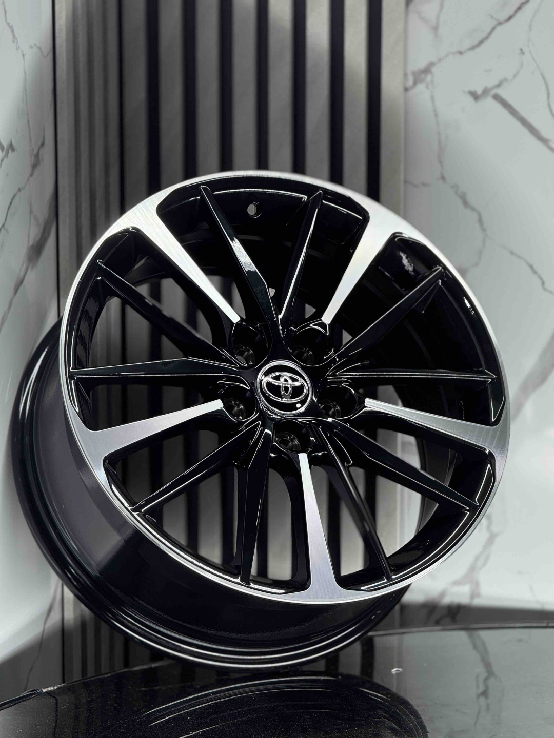 Toyota T/G 3215 8x18/5x114.3 D60.1 ET50 4 диска черный, серебристый