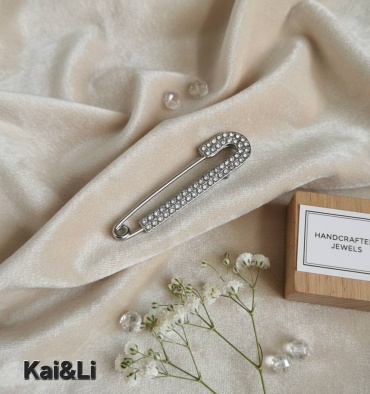Декоративные булавка Kai&Li 1 шт