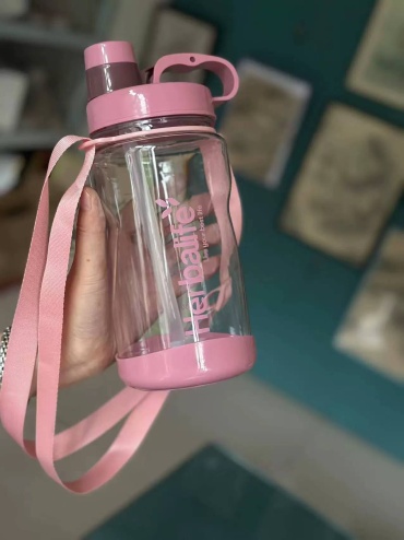 Бутылка Herbalife Nutrition 1 л розовый, крышка с трубочкой, поликарбонат