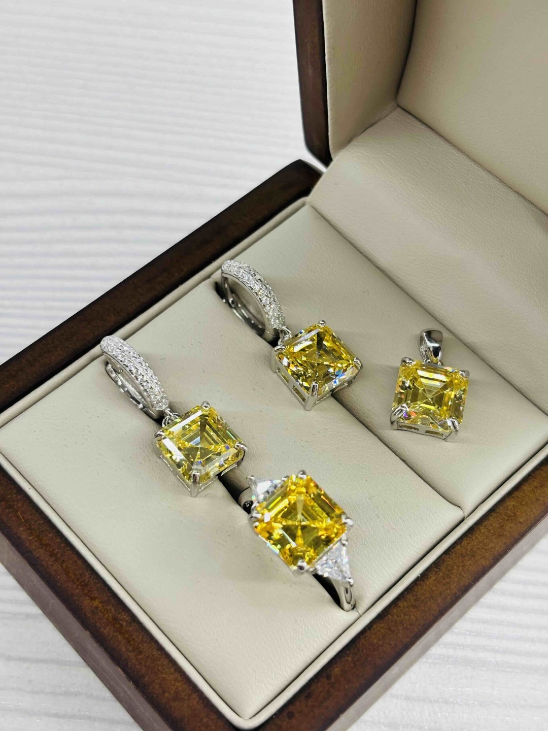 Exclusive S.M444 вес 16.3 г серебро, муассанит