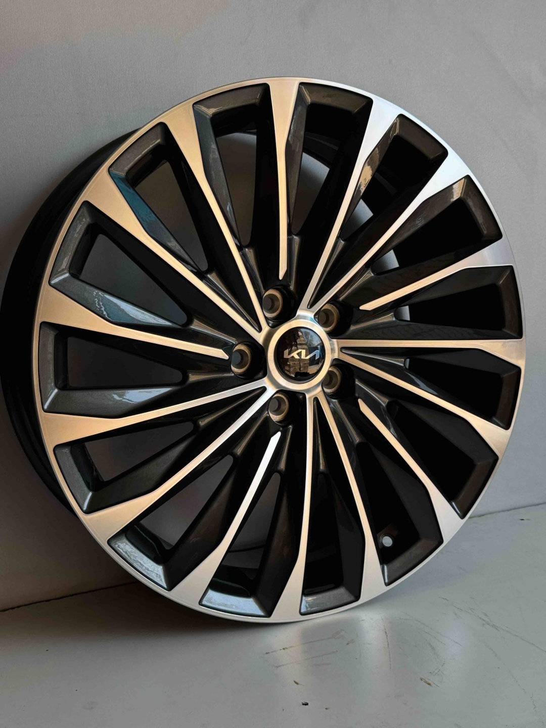 Top Grade kia h3397 7.5x20/5x114.3 D67.1 ET49.5 4 диска серебристый, графит