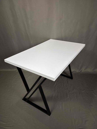 Стол компьютерный QONAQ_RBD Kashtan, 110х70x75 см, черный, белый жемчуг