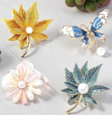 Брошь Hatira стразы, кристаллы Swarovski