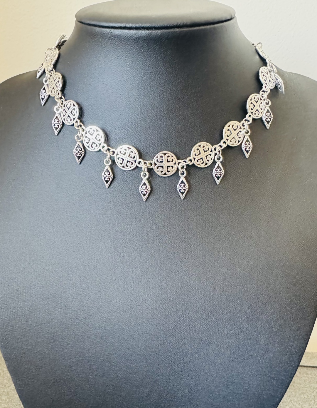Чокер MAGMA collection длина 35 см бижутерный сплав, мельхиор без вставок