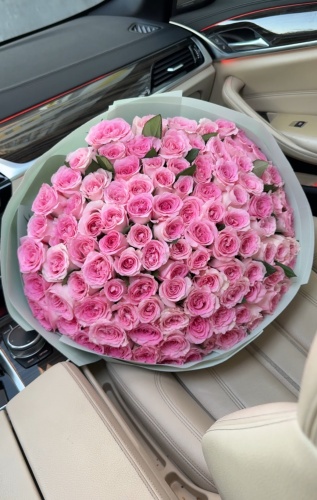Flowers Almaty моно-букет с открыткой роза 101 шт 60 см