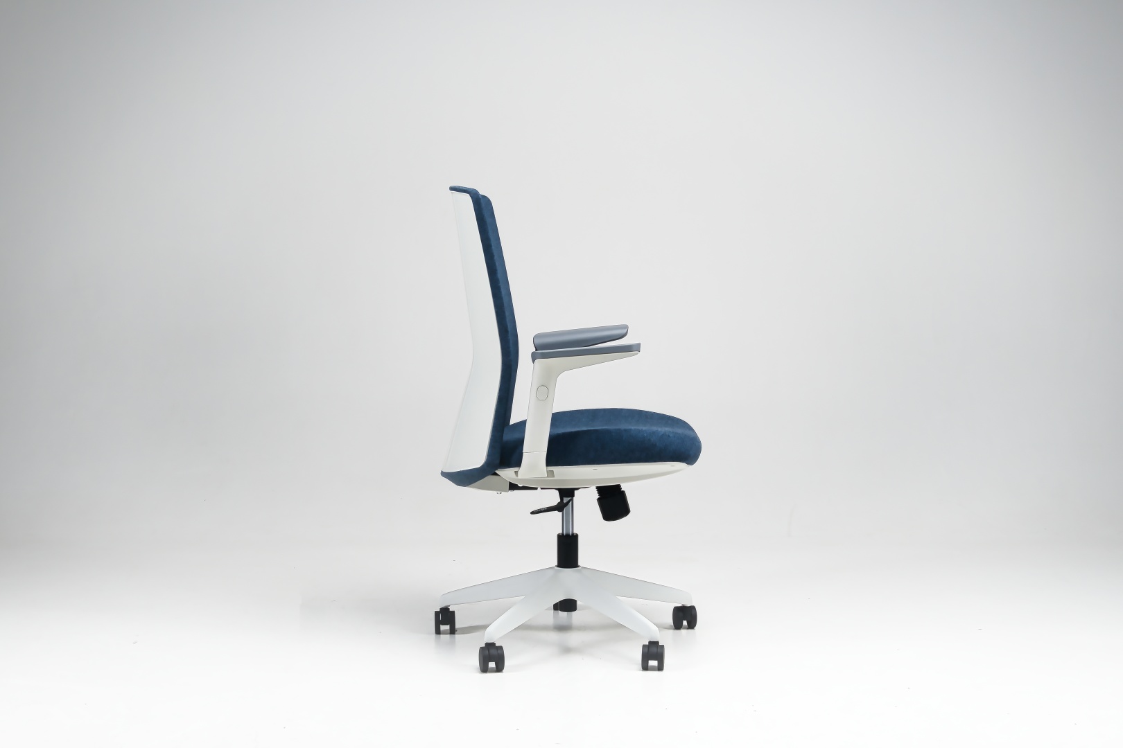 Компьютерное кресло Арт Строй Мебель 7207 white blue mesh 3