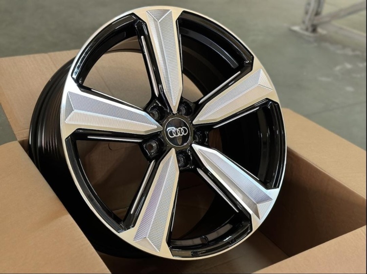 Rainbow AUDI 7x16/5x112 D66.6 ET35 4 диска черный, серебристый