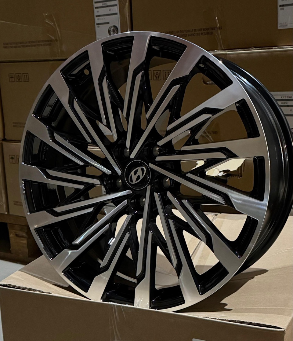 Rainbow Dance Hyundai Santa Fe 2025 8.5x21/5x114.3 D67.1 ET45 4 диска черный, серебристый