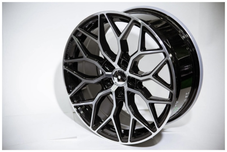 Vossen hf2 6.5x15/4x100 D67.1 ET35 4 диска черный, серебристый