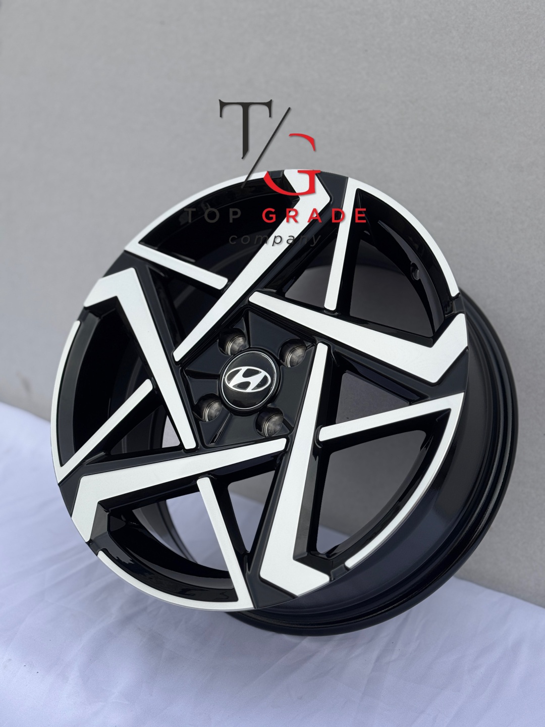 HYUNDAI / KIA TG0106 6.5x16/4x100 D54.1 ET40 4 диска черный, серебристый