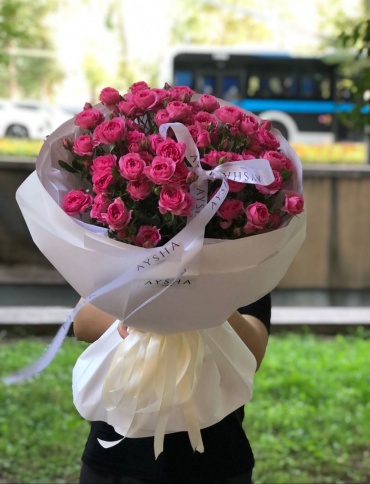 AYSHA floral моно-букет с открыткой кустовая роза 9 шт 60 см