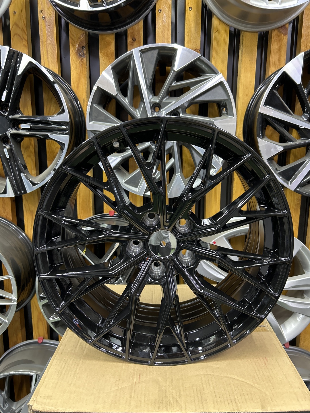 LKN Lkn64 8x18/5x114.3 D73.1 ET35 4 диска черный