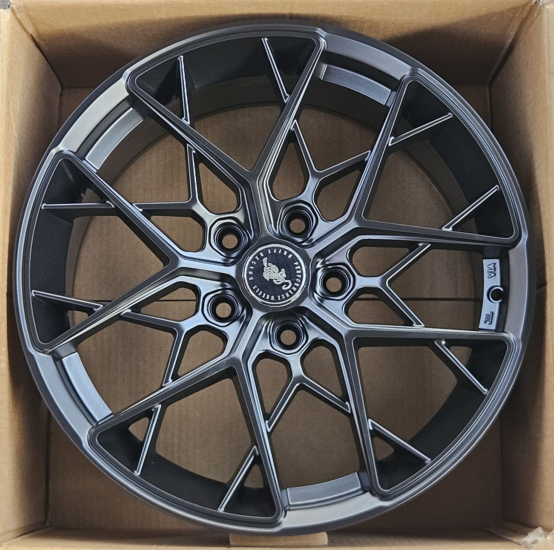 Fonyee 1311 7.5x17/5x114.3 D67.1 ET35 4 диска черный матовый