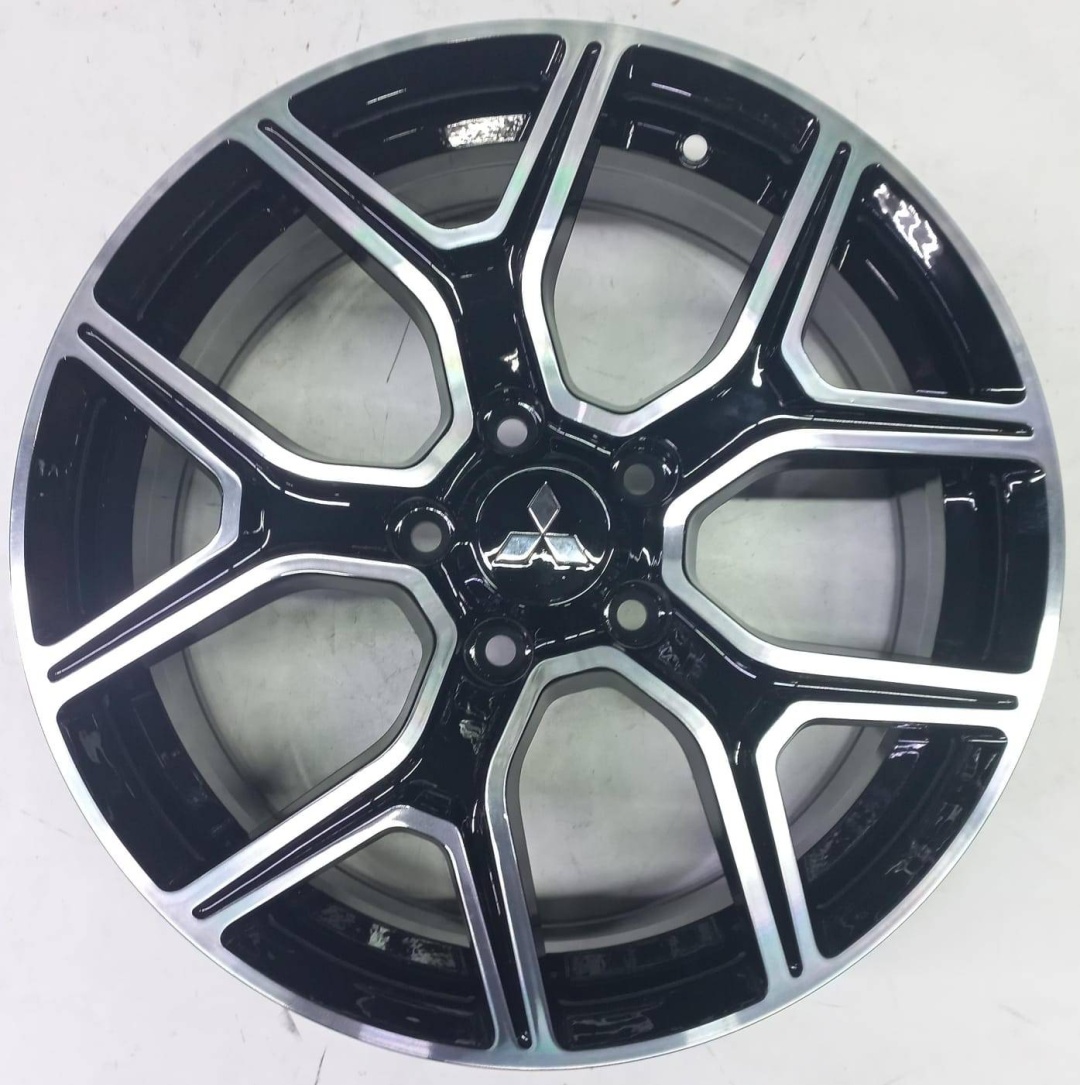 Mitsubishi Mitsubishi 021 7x17/5x114.3 D67.1 ET38 4 диска черный, серебристый