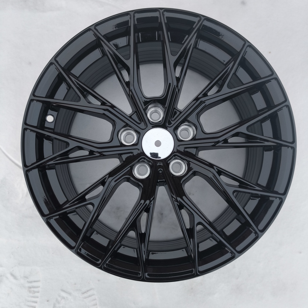 Wheels 015 7.5x17/5x114.3 D73.1 ET35 4 диска черный