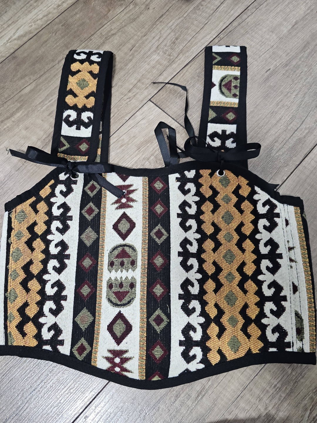 Национальный костюм желтый
