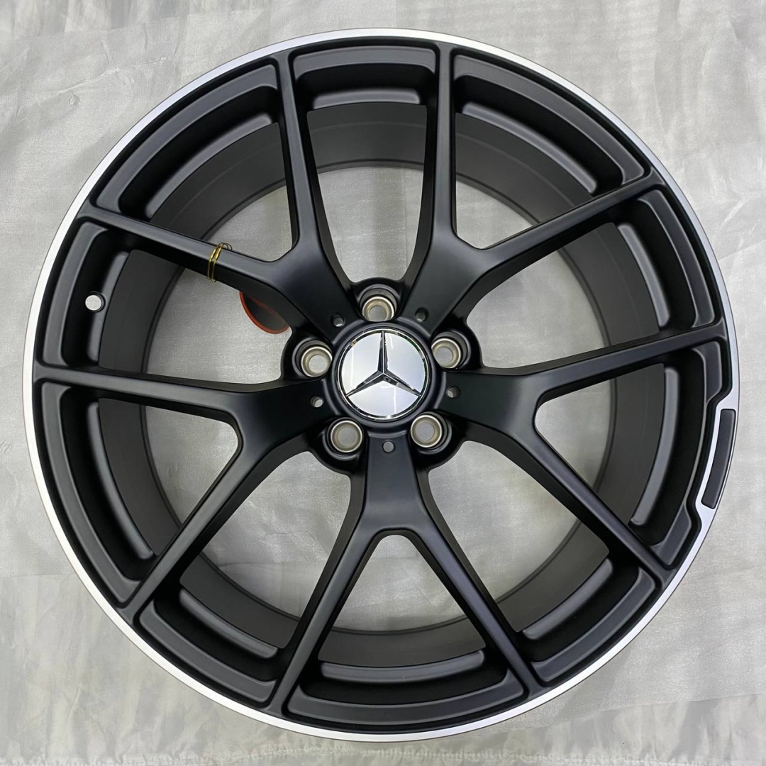 DIVAD 933 8.5/9.5x19/5x112 D66.6 ET35 4 диска черный, серебристый