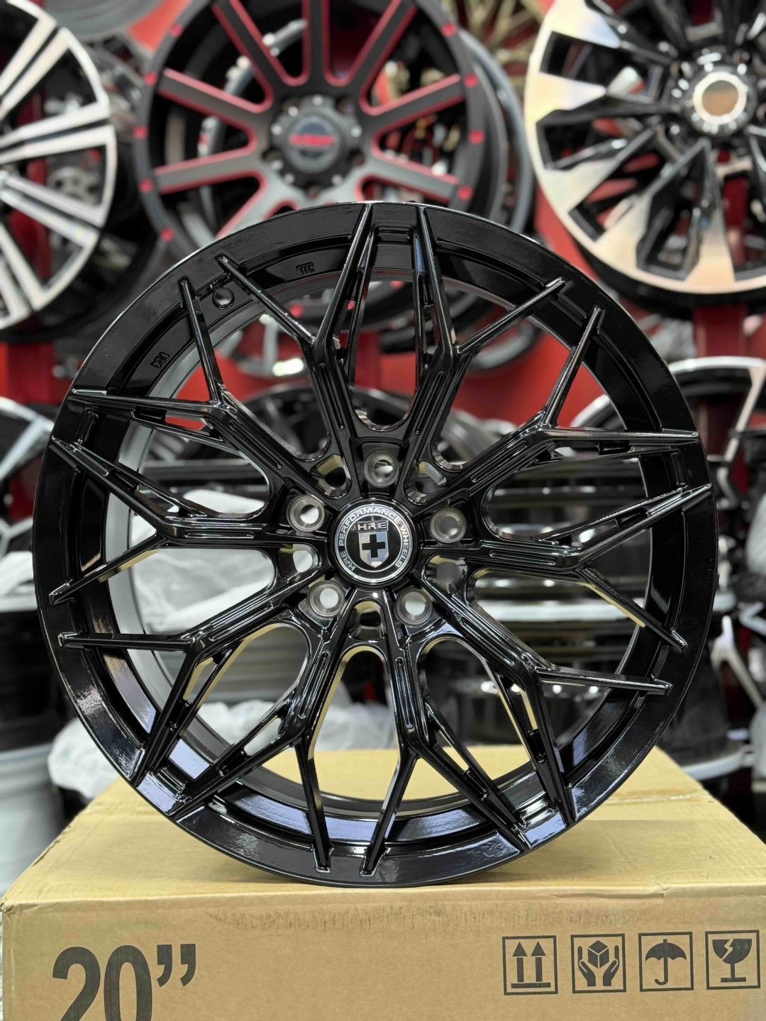 RNO 6006 glos blak 8x18/5x114.3 D73.1 ET35 4 диска черный