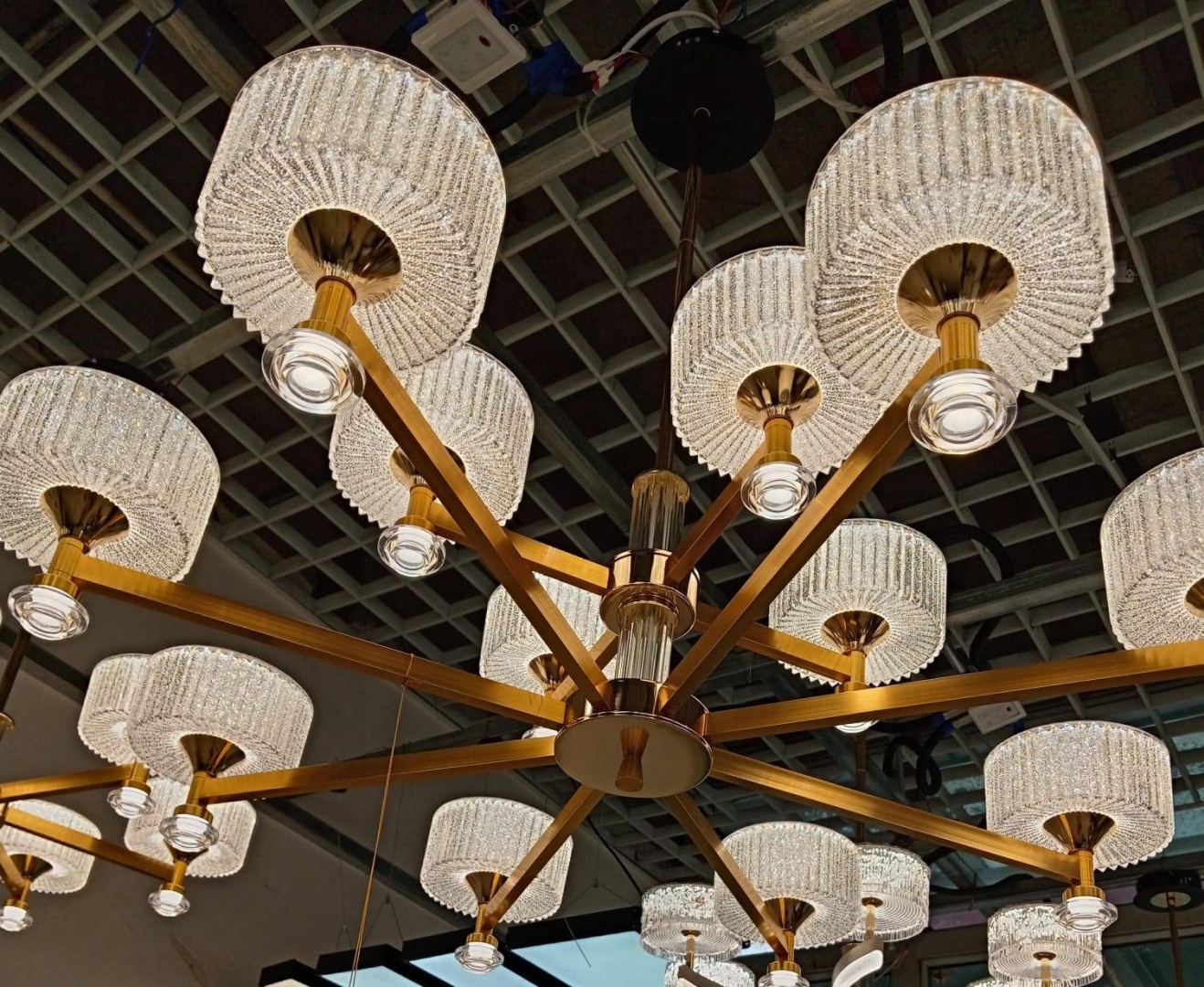 Люстра потолочная LED, кол-во ламп: 12 шт