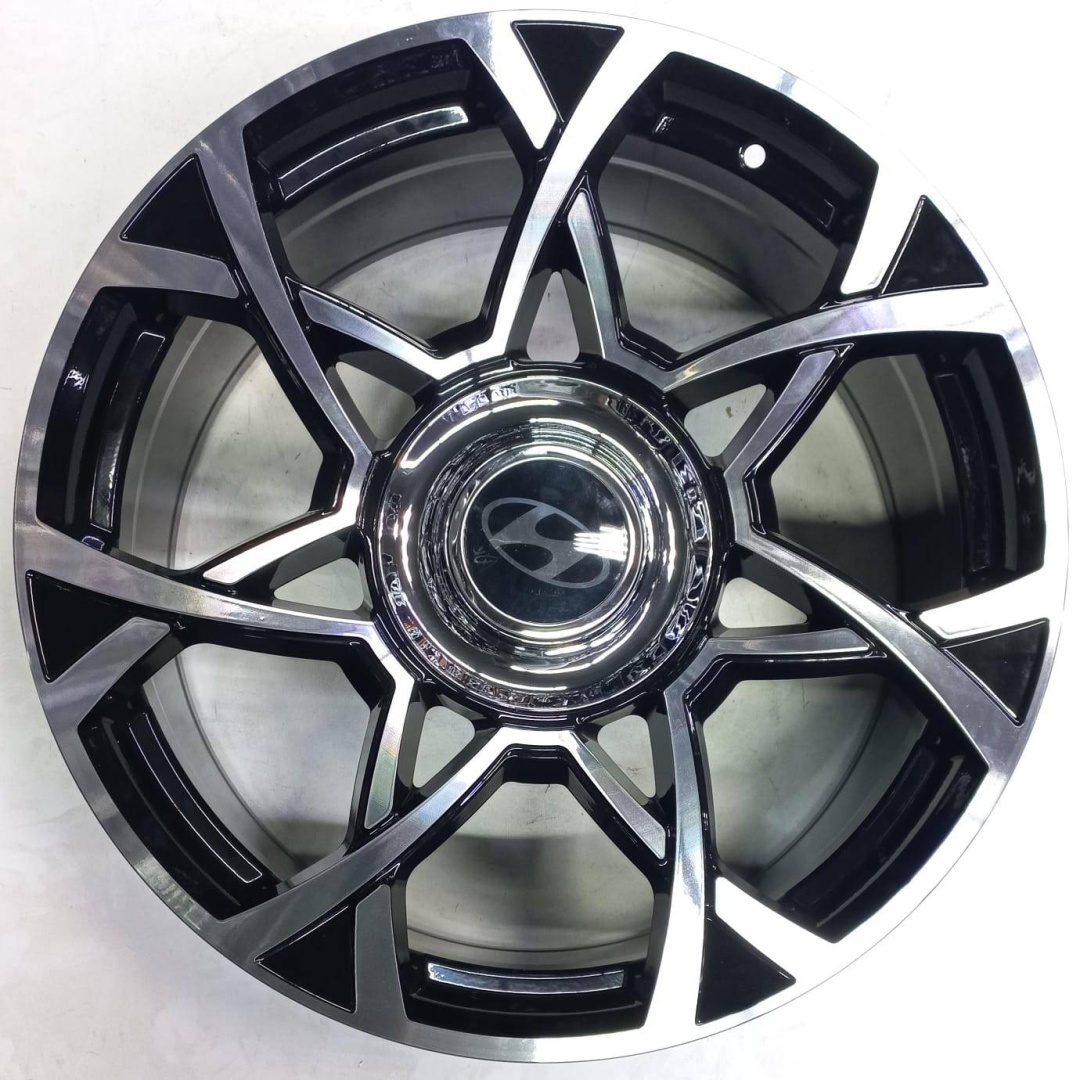 Hyundai Hyundai 185 8.5x20/5x114.3 D73.1 ET35 4 диска черный, серебристый
