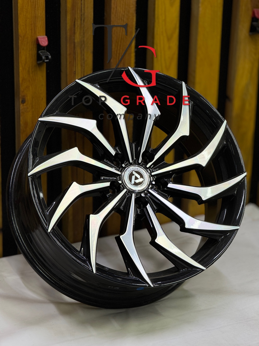 Top Grade Top grade 8x18/5x108 D65.1 ET35 4 диска черный, серебристый