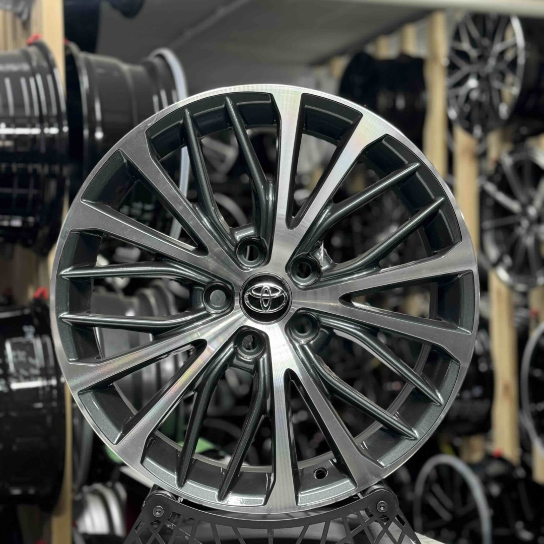 Wheels 5311 8x18/5x114.3 D60.1 ET45 4 диска серебристый, графит