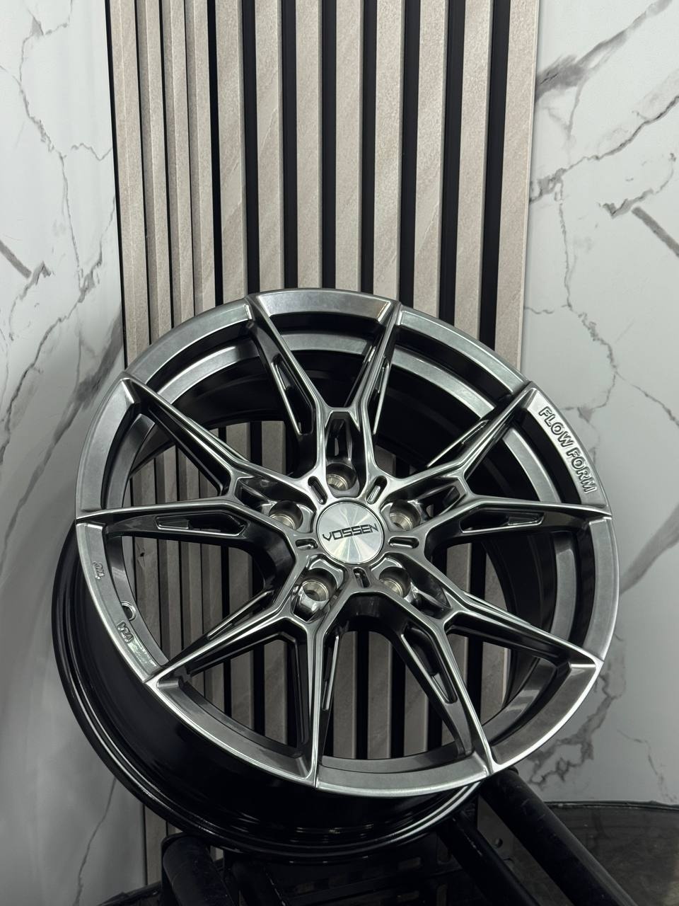 Top Grade Vossen H3487F 7.5x17/5x114.3 D73.1 ET35 4 диска серебристый, черный