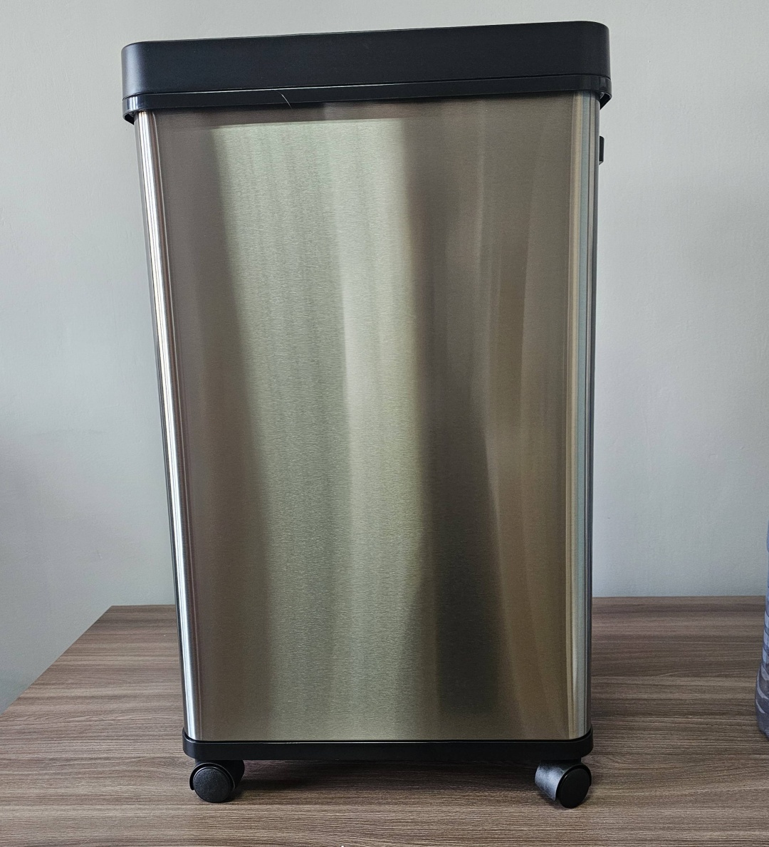 Мусорное ведро с крышкой ZN-W steel 68 л