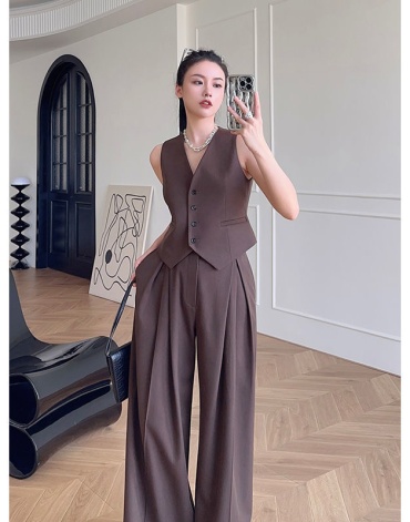 Костюм деловой 101 Rose коричневый