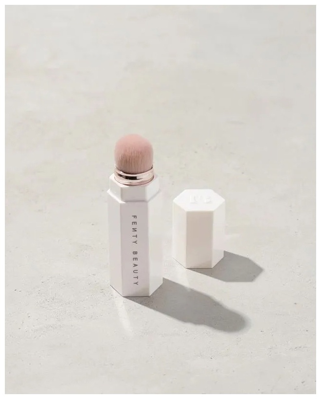FENTY BEAUTY FENTYportable-contour-concealer-brush-150 1