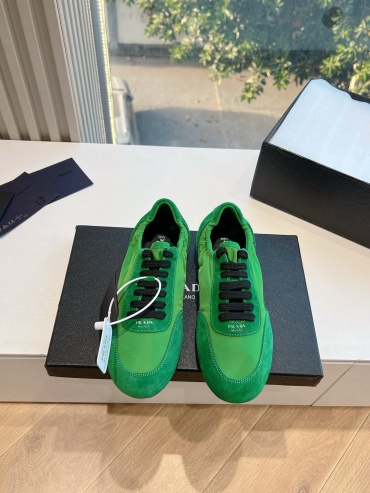 Кроссовки THE SELÈCT STOREEZ Collapse Re-Nylon and suede elasticized sneakers Pra* Miuccia зеленый, светло-зеленый