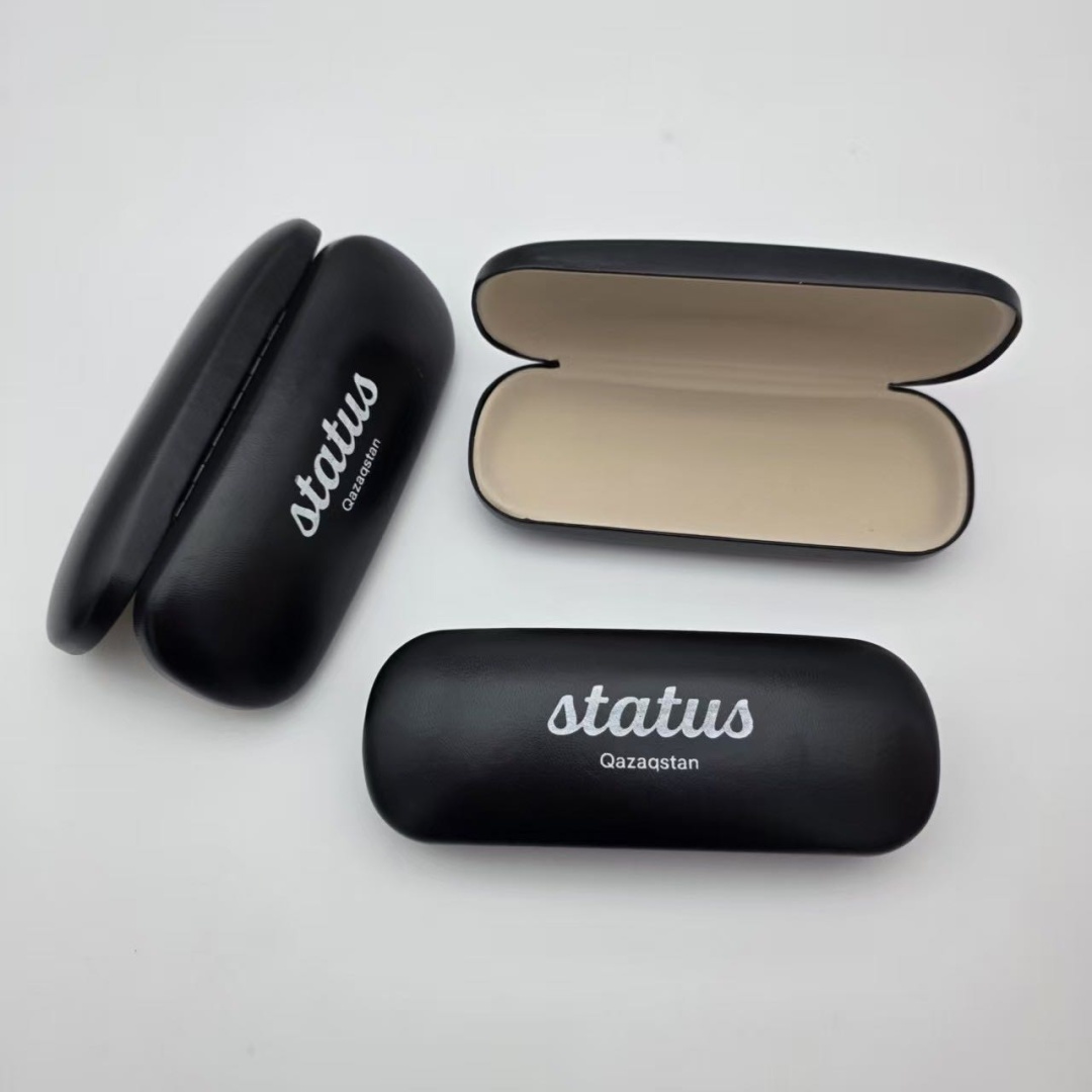 Жесткий футляр Status Qazaqstan искусственная кожа, 3 x 15 см черный