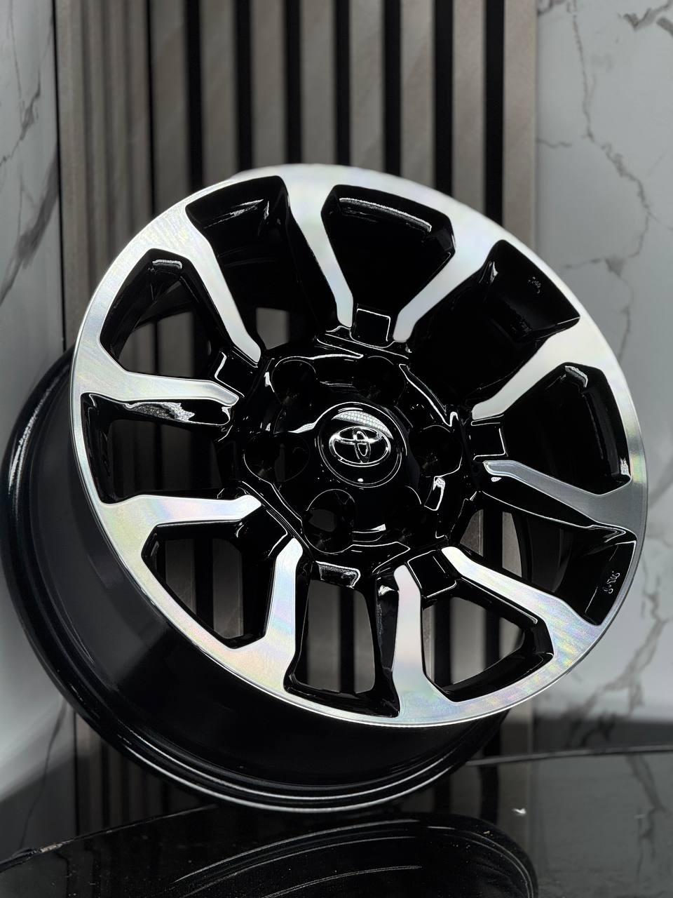 Top Grade Toyota H962F 7.5x17/6x139.7 D106.1 ET25 4 диска серебристый, черный