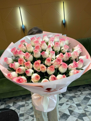 Flowers Center Astana моно-букет с открыткой роза 51 шт 75 см