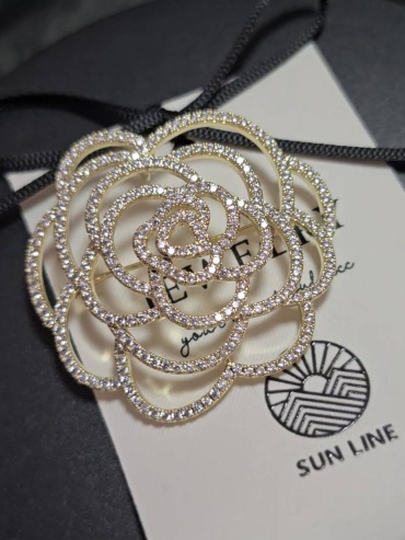 Брошь Sun Line бижутерный сплав, цирконий