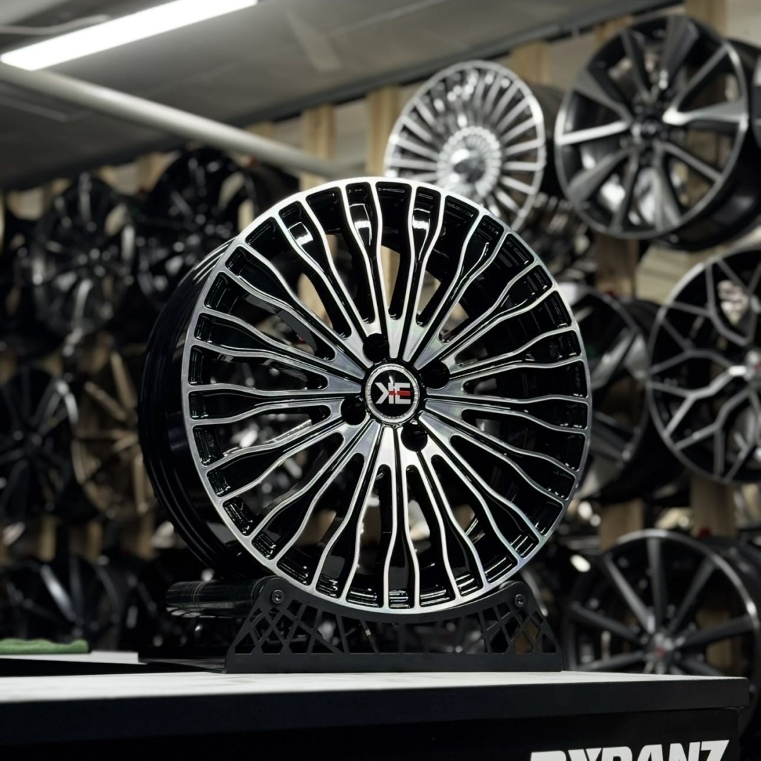 RNO Maybach 1965 7.5x17/4x100 D67.1 ET40 4 диска черный, серебристый