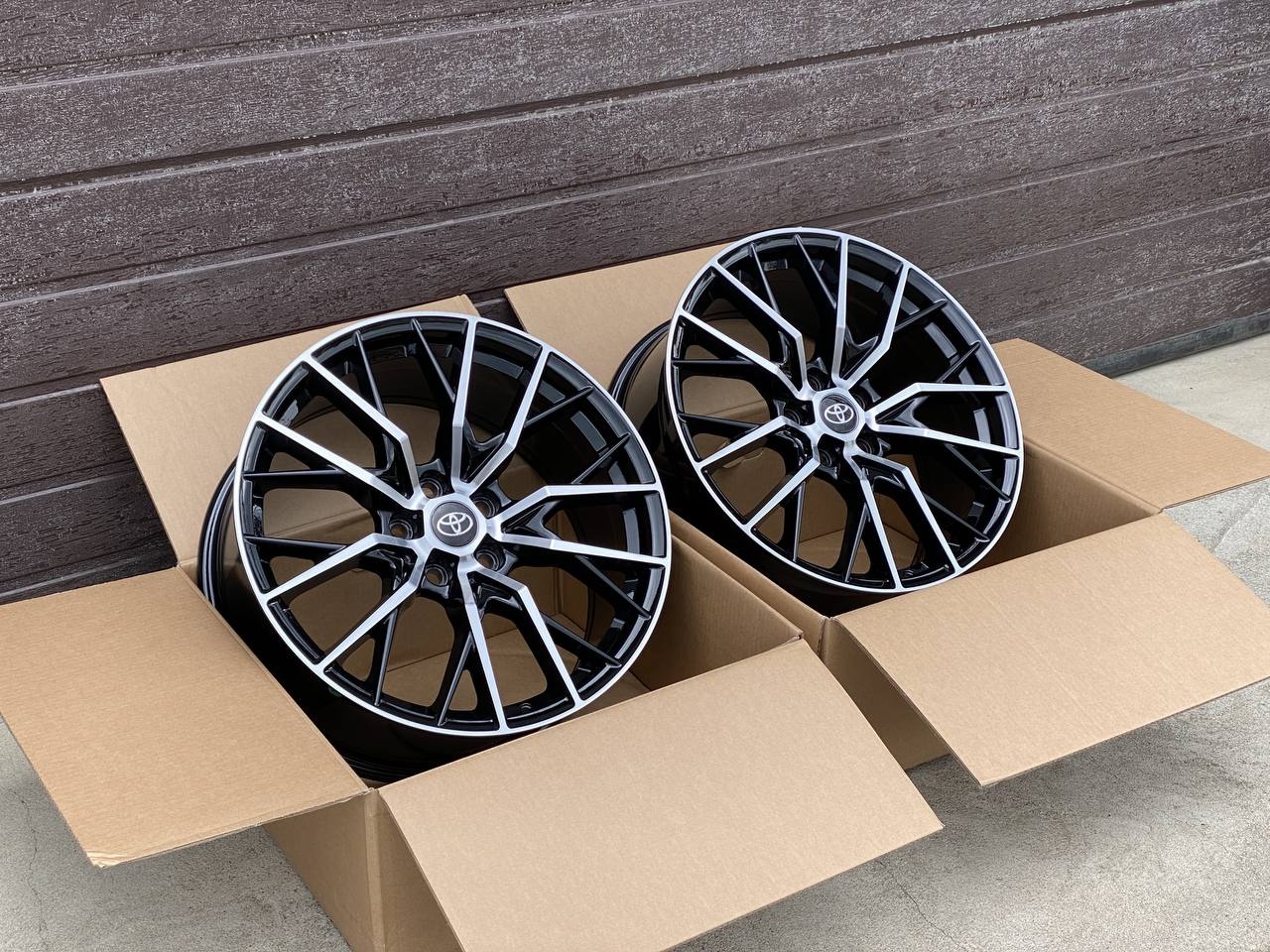 WHEELIO 1101 8x18/5x114.3 D60.1 ET35 4 диска черный, серебристый