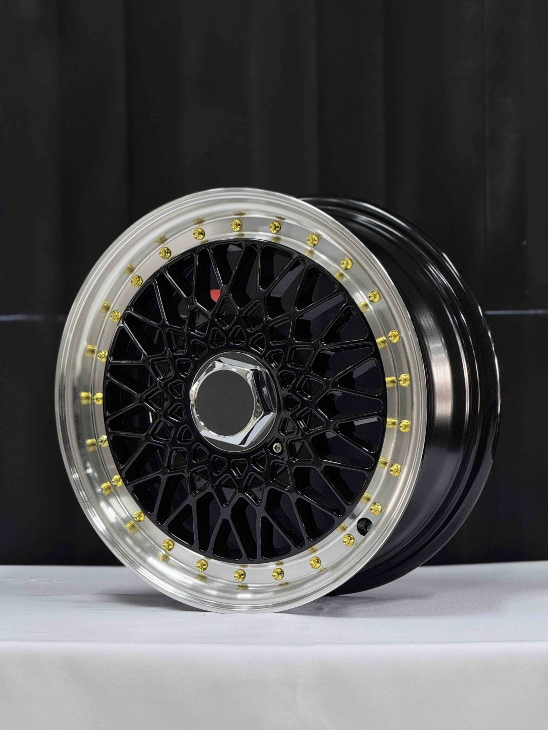 Top Grade Diski0033 5.5x14/4x100/114.3 D73.1 ET22 4 диска черный, серебристый