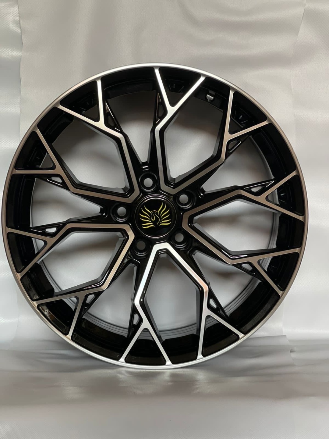 RNO 5640 bp 7.5x17/5x114.3 D67.1 ET35 4 диска черный, серебристый