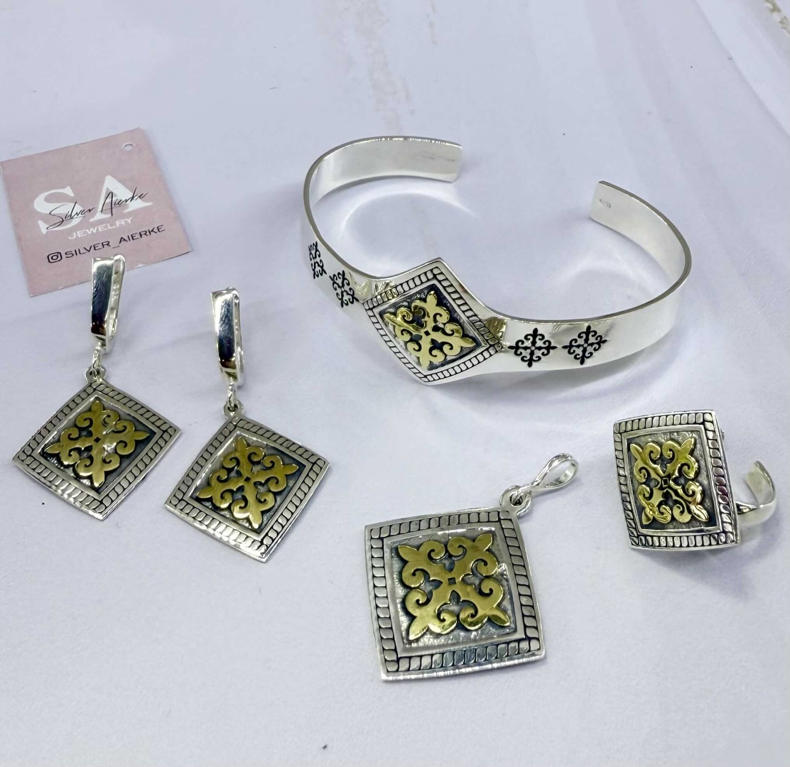 Silver Aierke 365965 вес 42.8 г серебро, без вставок