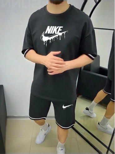 Мужской костюм черный
