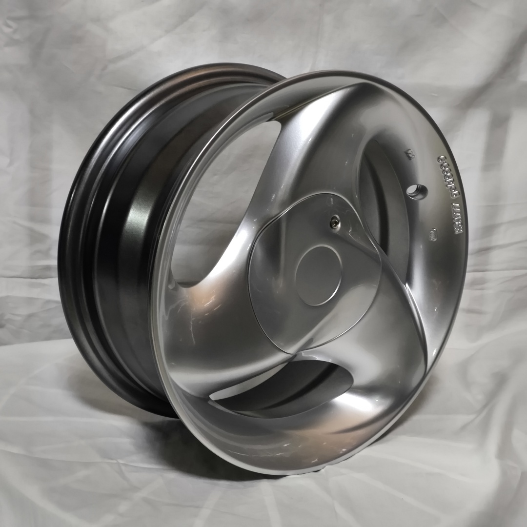 Wheels 1647 5.5x13/4x114.3 D70.2 ET28 4 диска серебристый