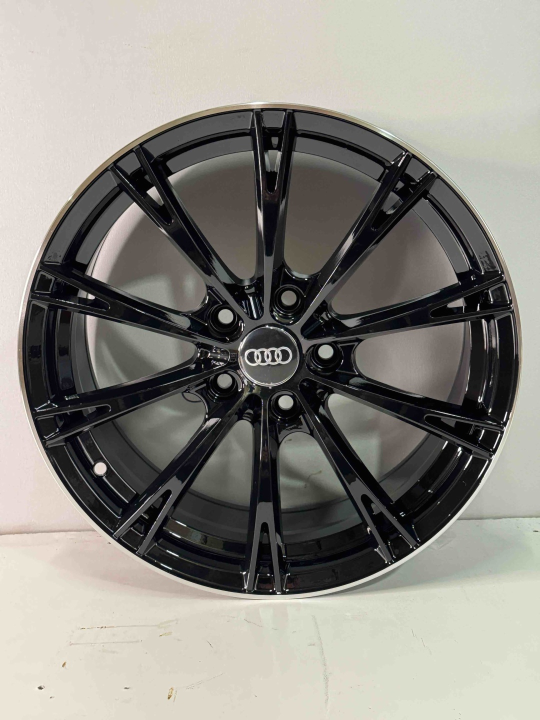 Top Grade ауди 006 7.5x17/5x112 D66.5 ET35 4 диска черный, серебристый