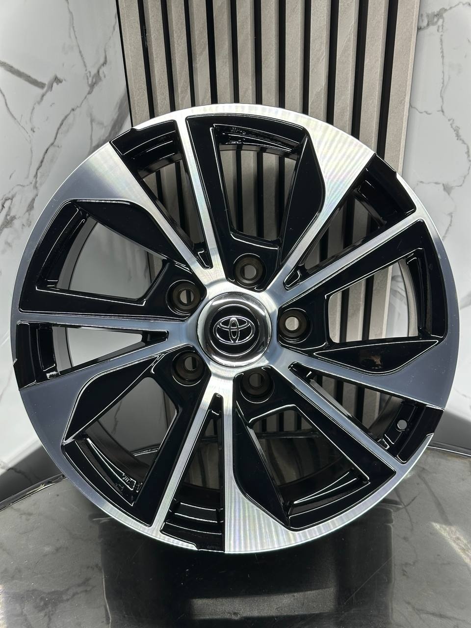 Top Grade toyota fbx078-20 8.5x20/5x150 D110.1 ET40 4 диска серебристый, черный