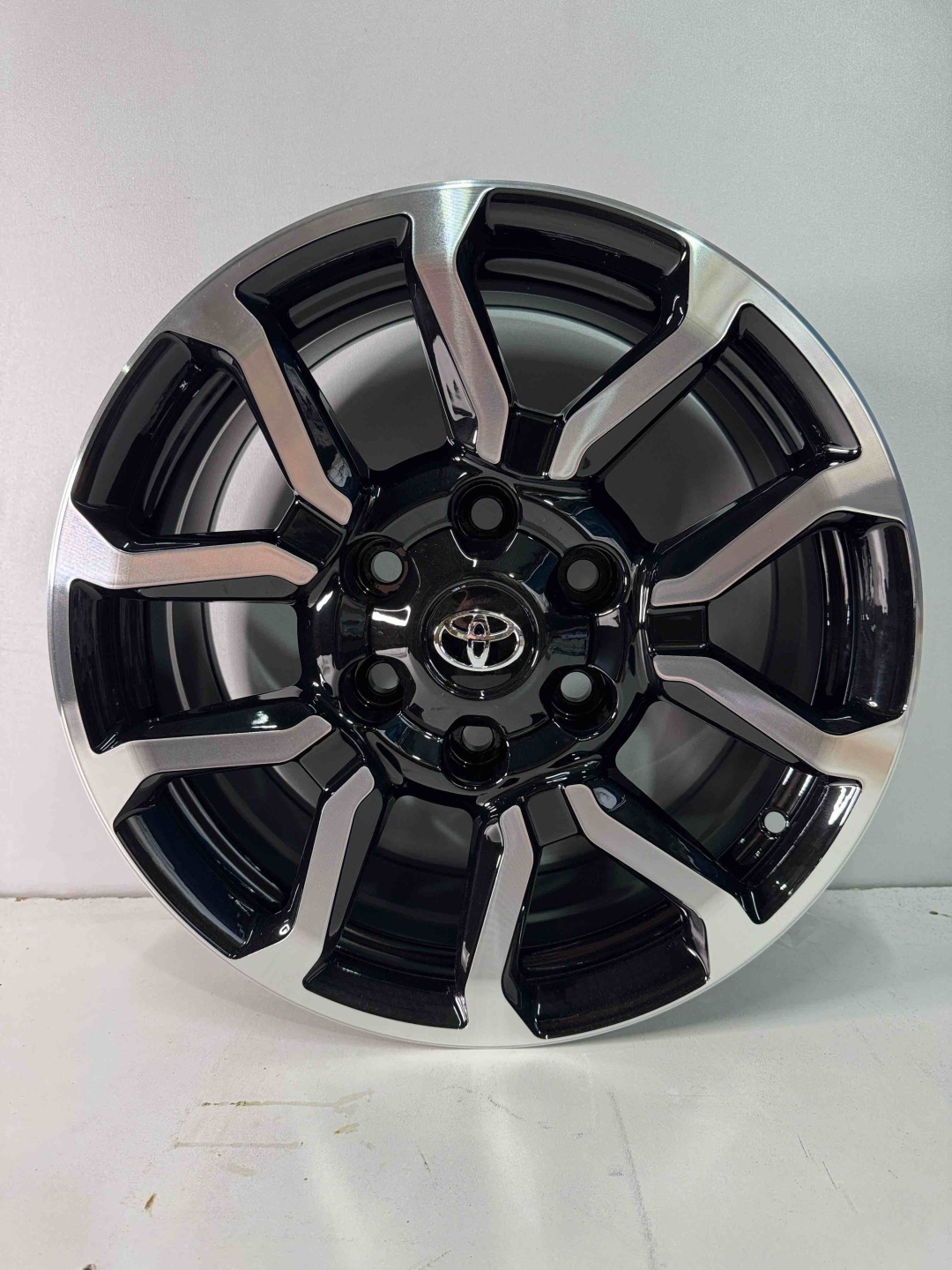 Top Grade 471-7 7.5x17/6x139.7 D106.1 ET25 4 диска черный, серебристый