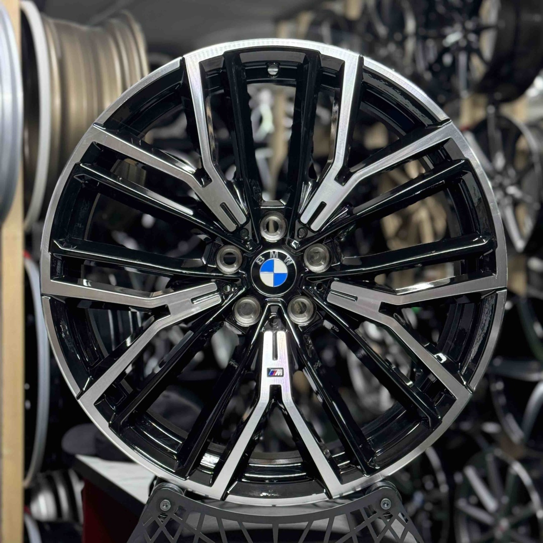 RNO BMW9988 9/10.5x20/5x112 D66.45 ET40.4 4 диска черный, серебристый